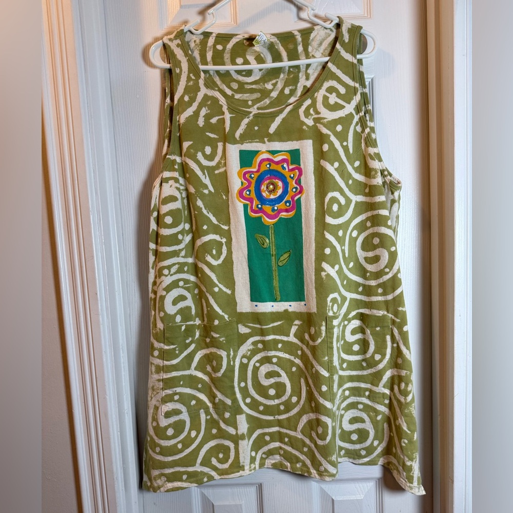 Vintage Batic Paint Graphic Green and White Relaxed Tank Top Artsy Sun Flower  🌼
